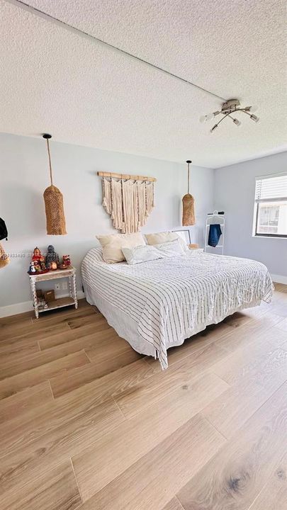 На продажу: $395,000 (3 спален, 2 ванн, 1231 Квадратных фут)