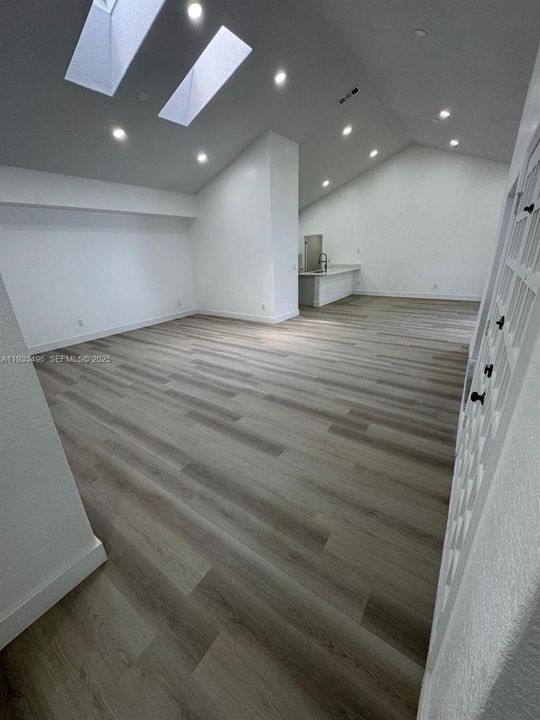 For Rent: $4,300 (3 beds, 2 baths, 1659 Square Feet)