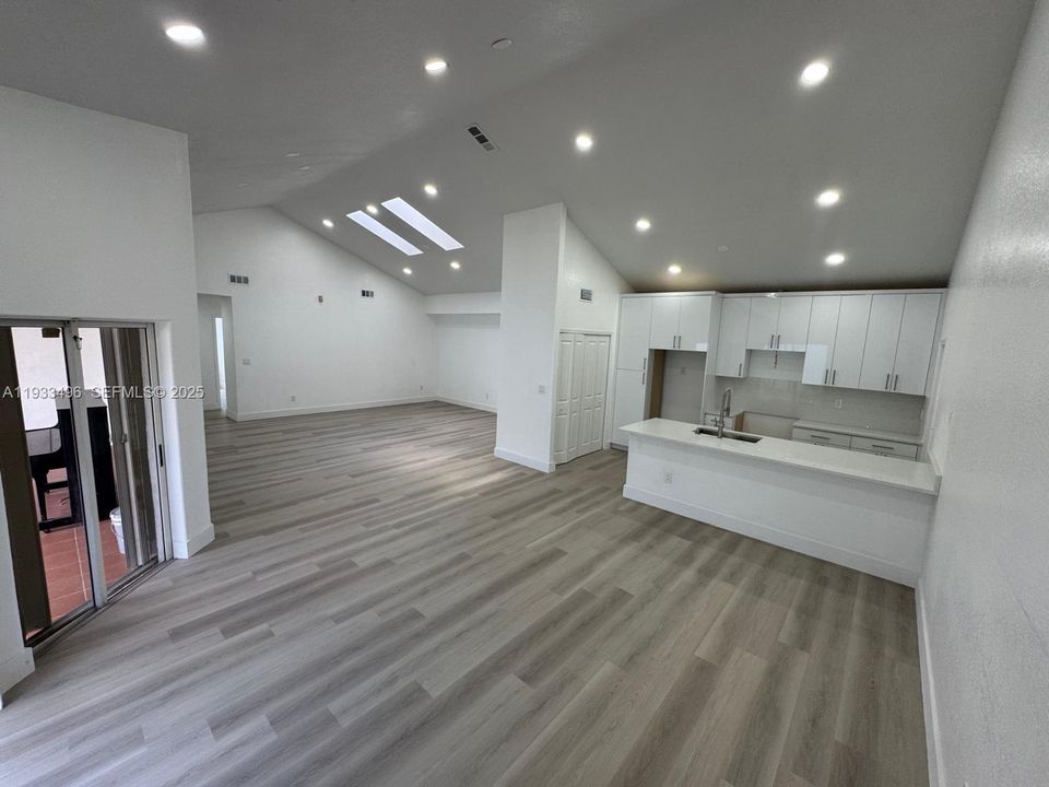 For Rent: $4,300 (3 beds, 2 baths, 1659 Square Feet)