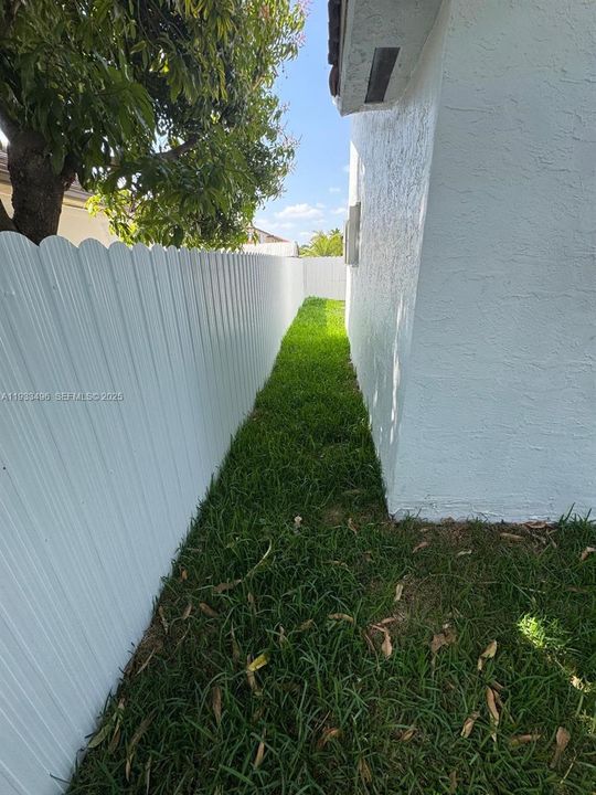 For Rent: $4,300 (3 beds, 2 baths, 1659 Square Feet)