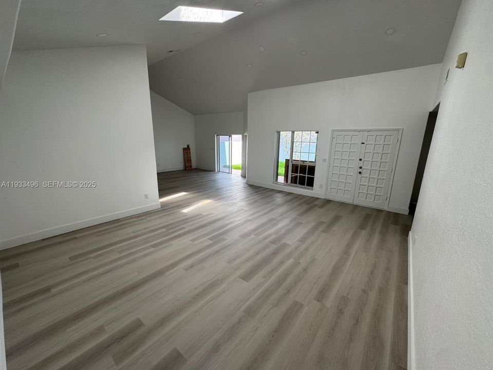 For Rent: $4,300 (3 beds, 2 baths, 1659 Square Feet)