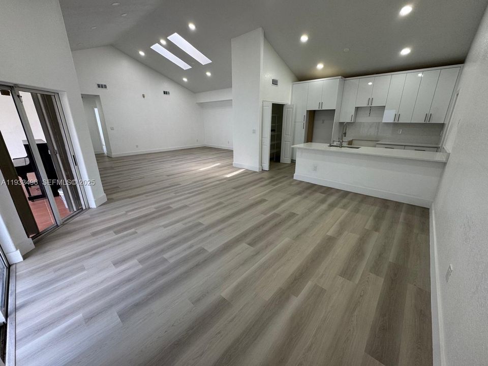 For Rent: $4,300 (3 beds, 2 baths, 1659 Square Feet)