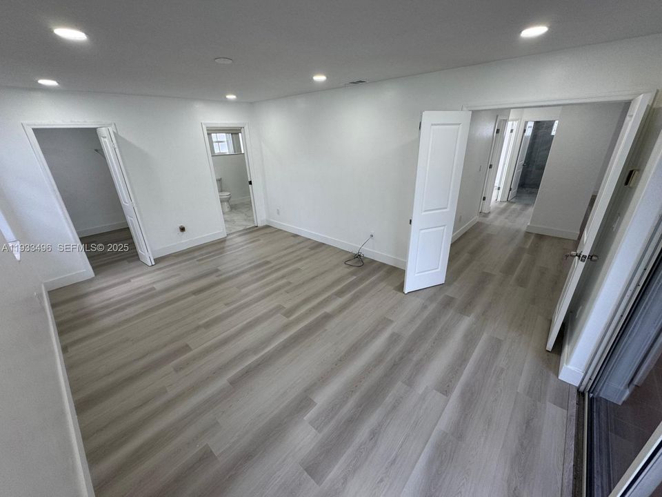 For Rent: $4,300 (3 beds, 2 baths, 1659 Square Feet)