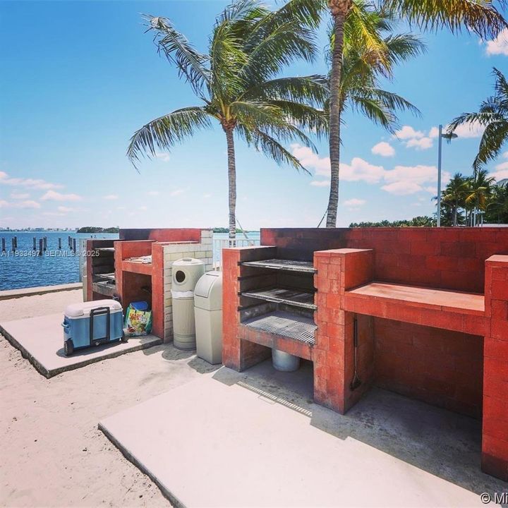 For Rent: $4,300 (2 beds, 2 baths, 1089 Square Feet)