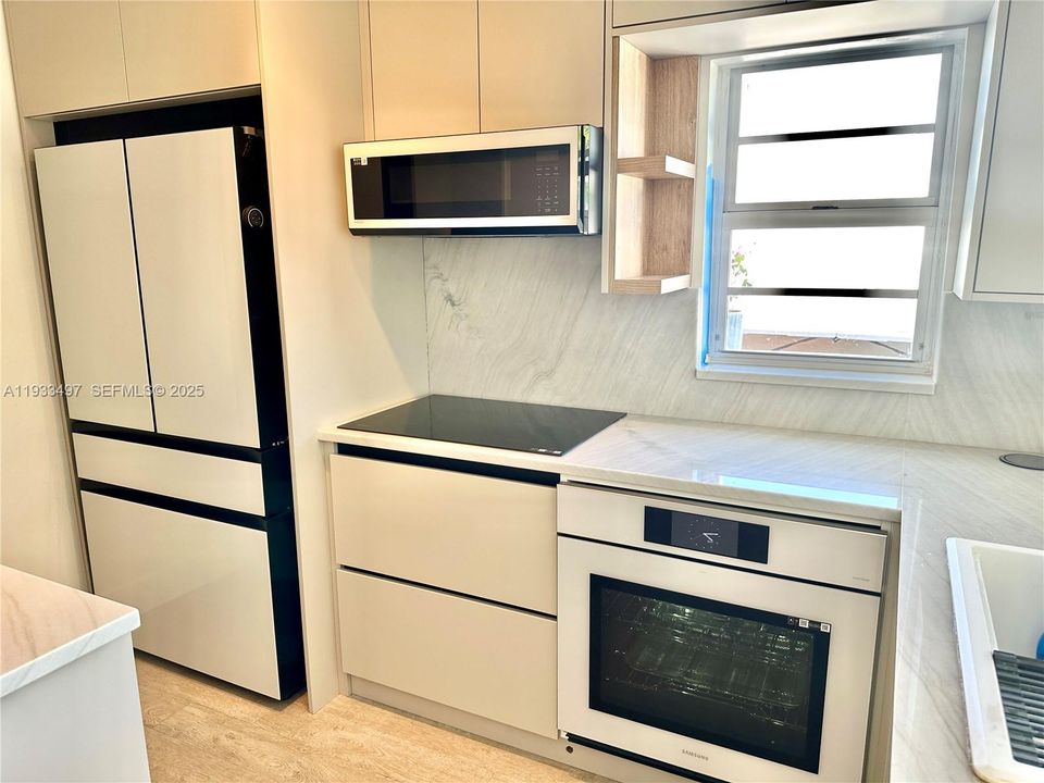 For Rent: $4,300 (2 beds, 2 baths, 1089 Square Feet)