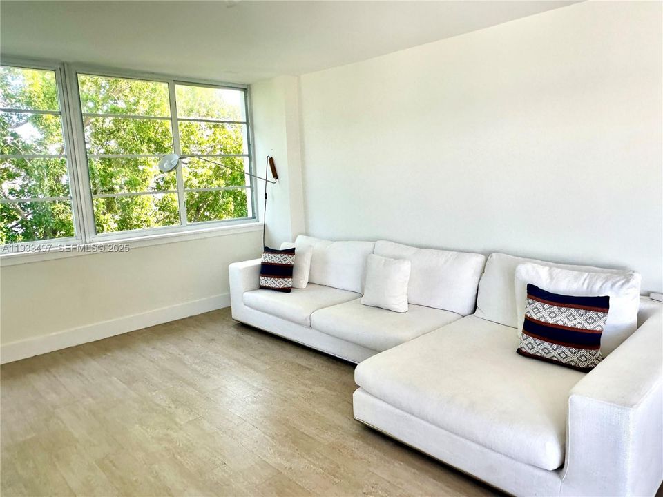 For Rent: $4,300 (2 beds, 2 baths, 1089 Square Feet)