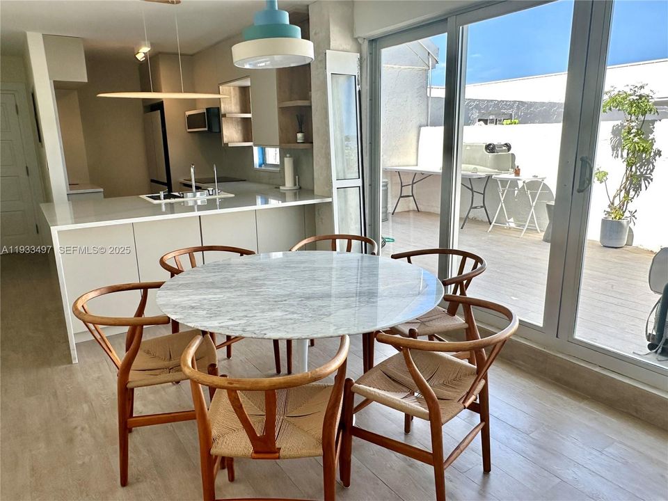 For Rent: $4,300 (2 beds, 2 baths, 1089 Square Feet)