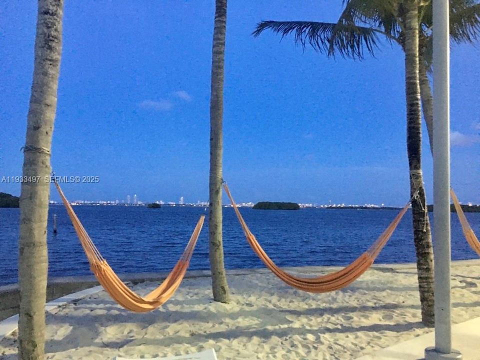 For Rent: $4,300 (2 beds, 2 baths, 1089 Square Feet)