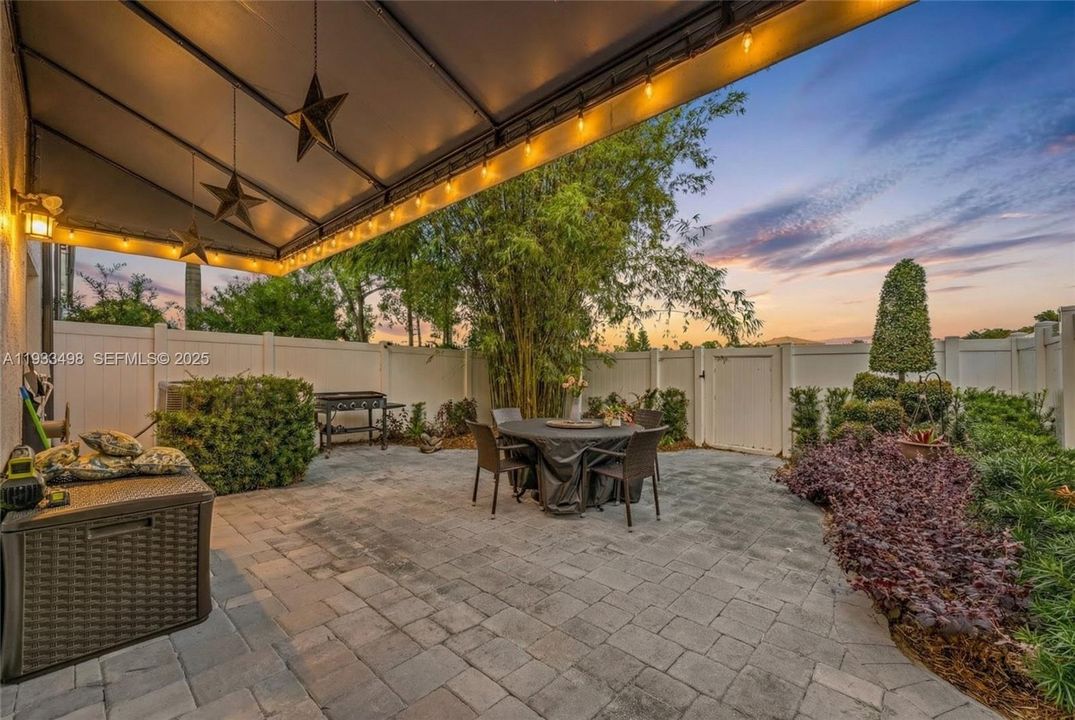 For Sale: $550,000 (3 beds, 2 baths, 1804 Square Feet)