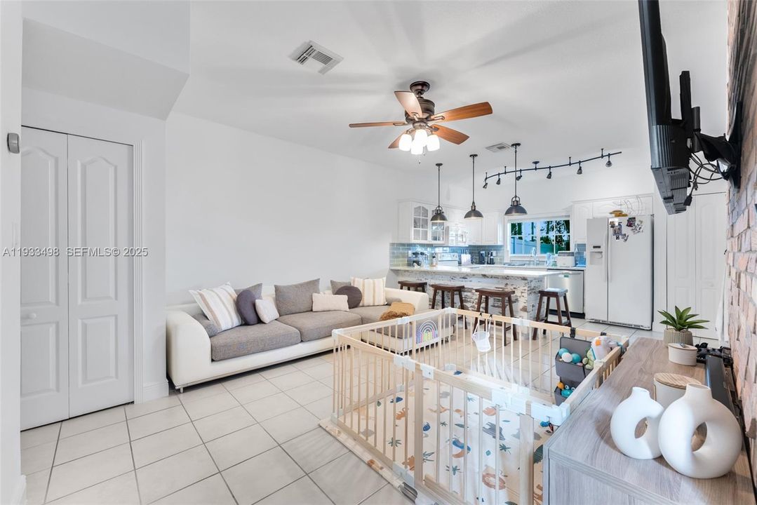 For Sale: $550,000 (3 beds, 2 baths, 1804 Square Feet)