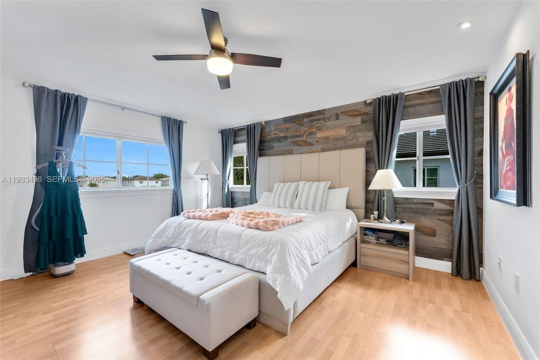 For Sale: $550,000 (3 beds, 2 baths, 1804 Square Feet)