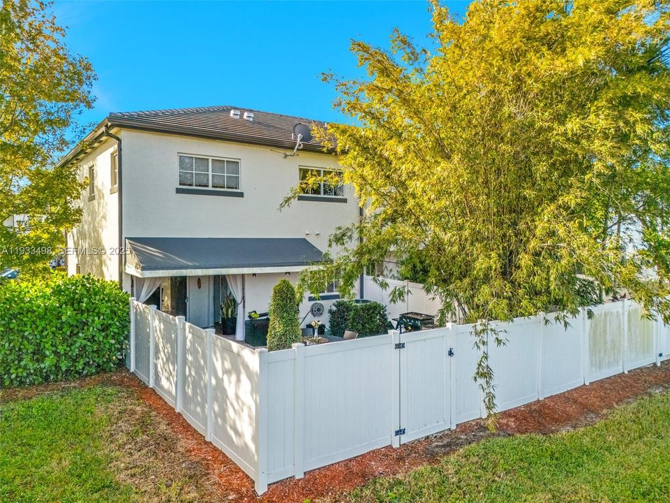 For Sale: $550,000 (3 beds, 2 baths, 1804 Square Feet)