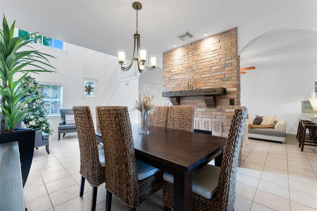 For Sale: $550,000 (3 beds, 2 baths, 1804 Square Feet)