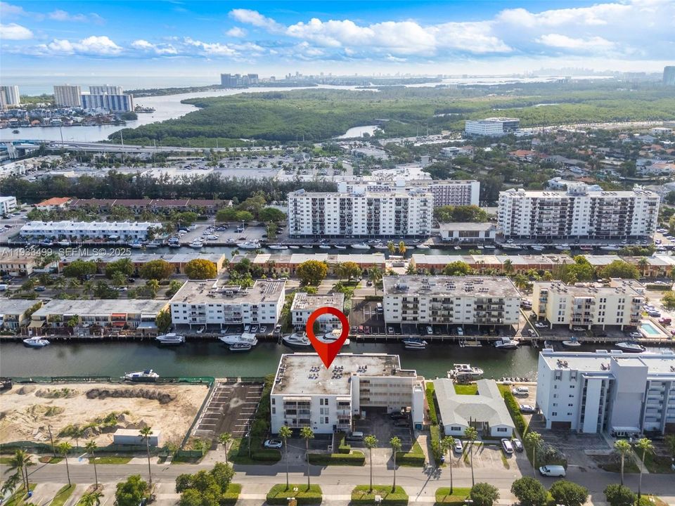 For Rent: $1,650 (1 beds, 1 baths, 712 Square Feet)