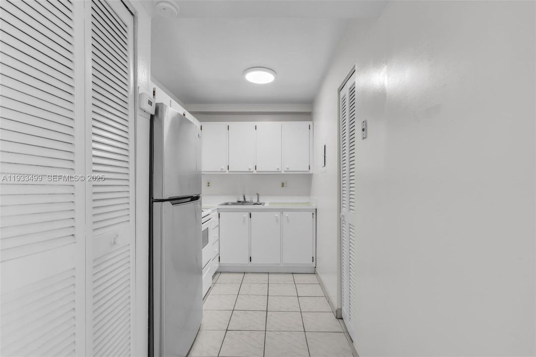 For Rent: $1,650 (1 beds, 1 baths, 712 Square Feet)