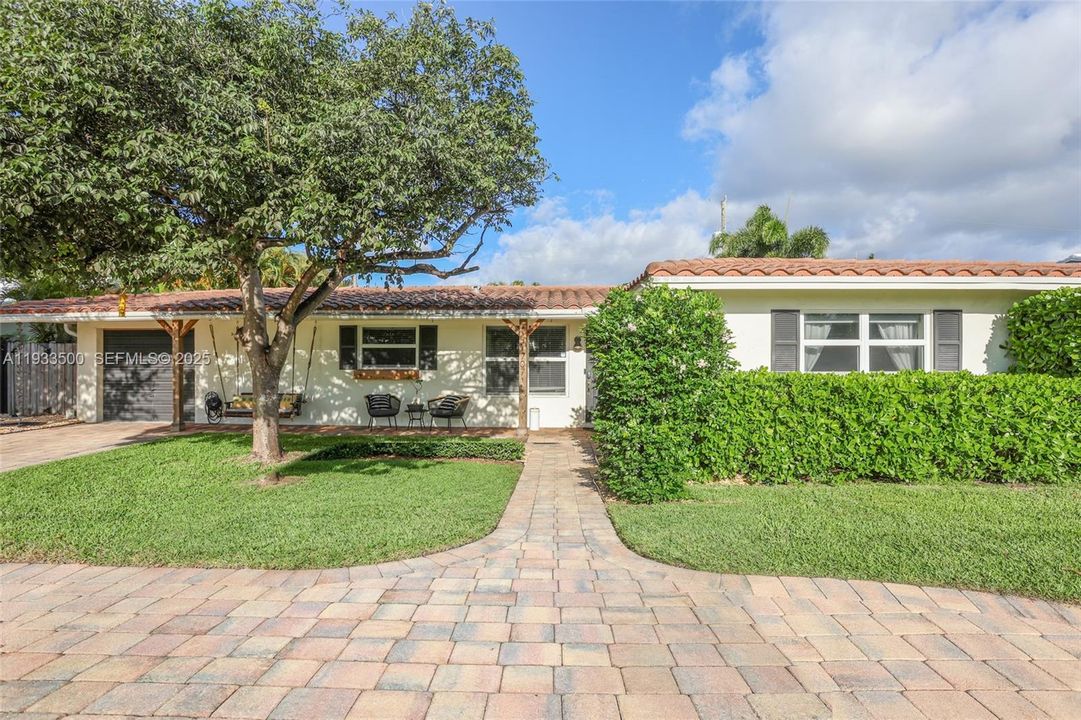 For Sale: $895,000 (3 beds, 2 baths, 1489 Square Feet)