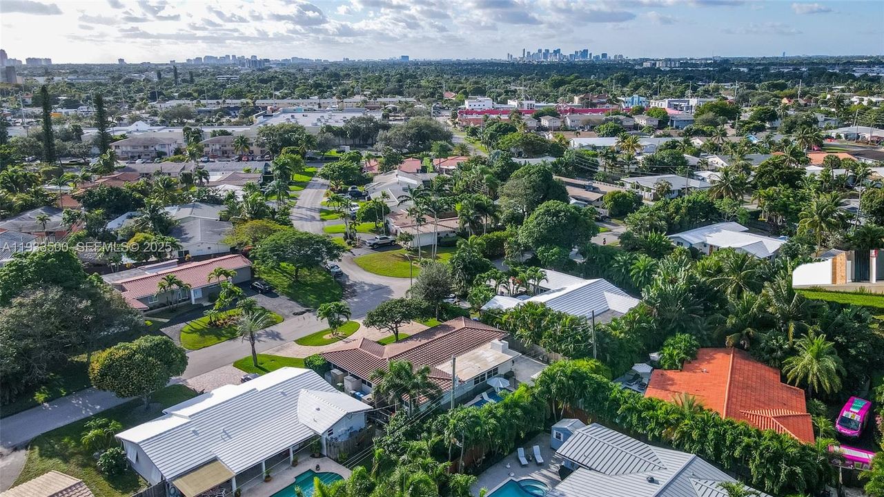 For Sale: $895,000 (3 beds, 2 baths, 1489 Square Feet)