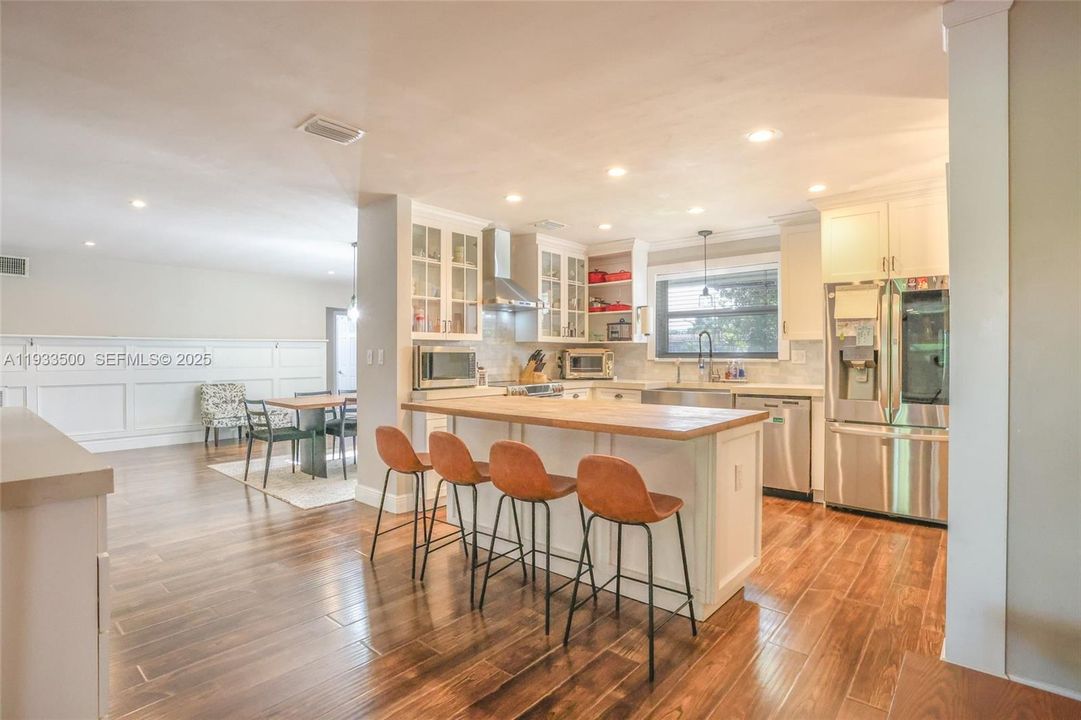 For Sale: $895,000 (3 beds, 2 baths, 1489 Square Feet)