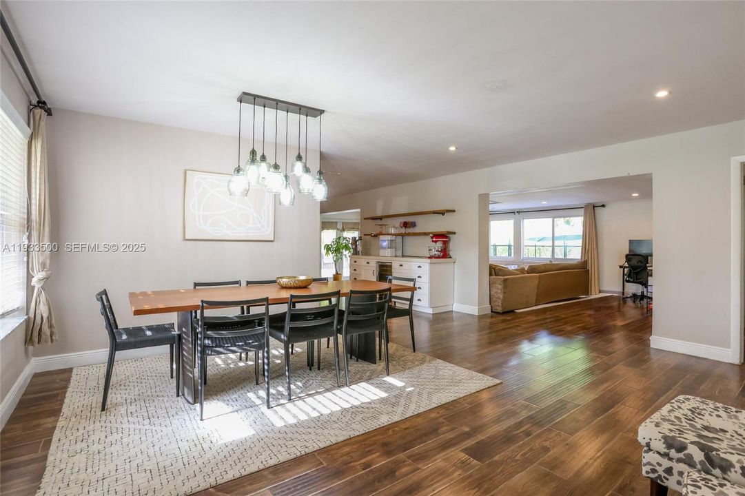 For Sale: $895,000 (3 beds, 2 baths, 1489 Square Feet)