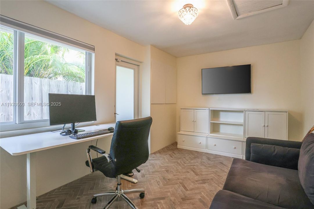 For Sale: $895,000 (3 beds, 2 baths, 1489 Square Feet)