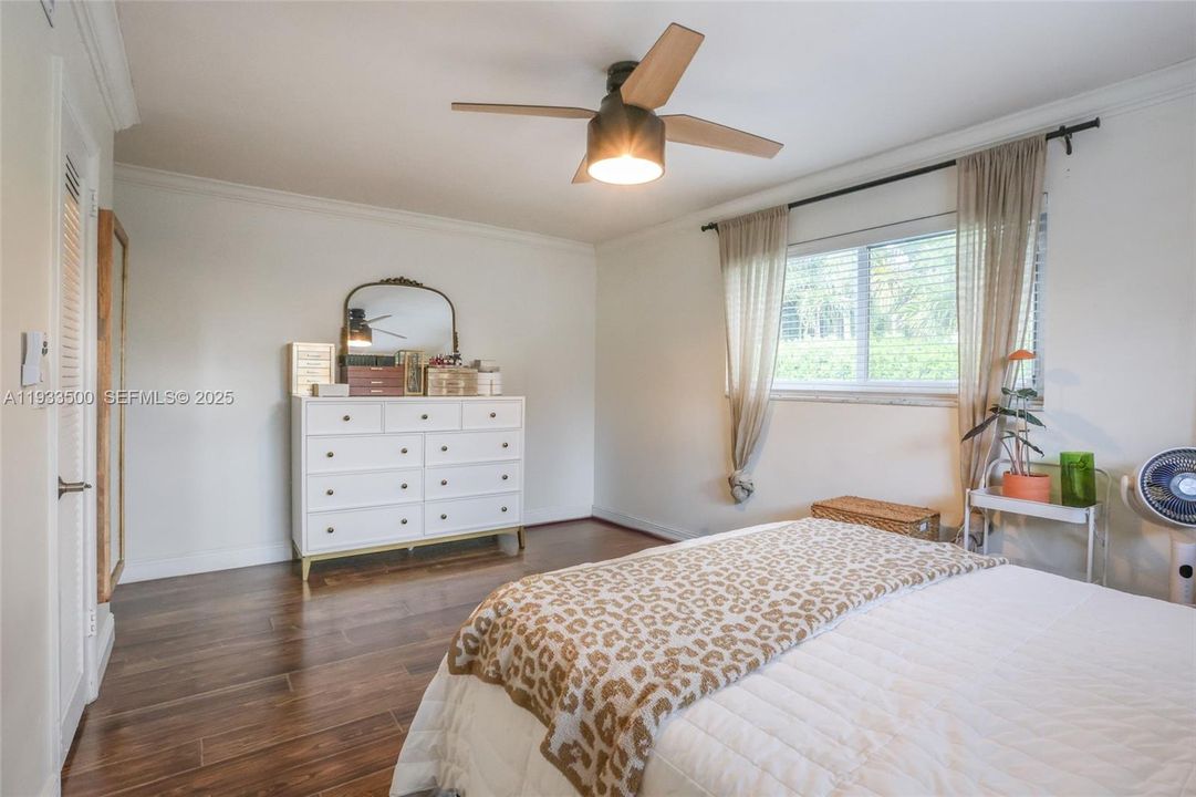 For Sale: $895,000 (3 beds, 2 baths, 1489 Square Feet)