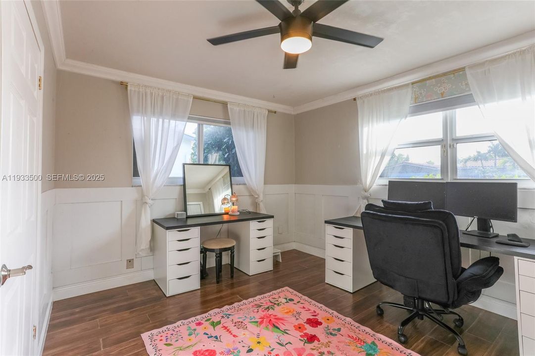 For Sale: $895,000 (3 beds, 2 baths, 1489 Square Feet)