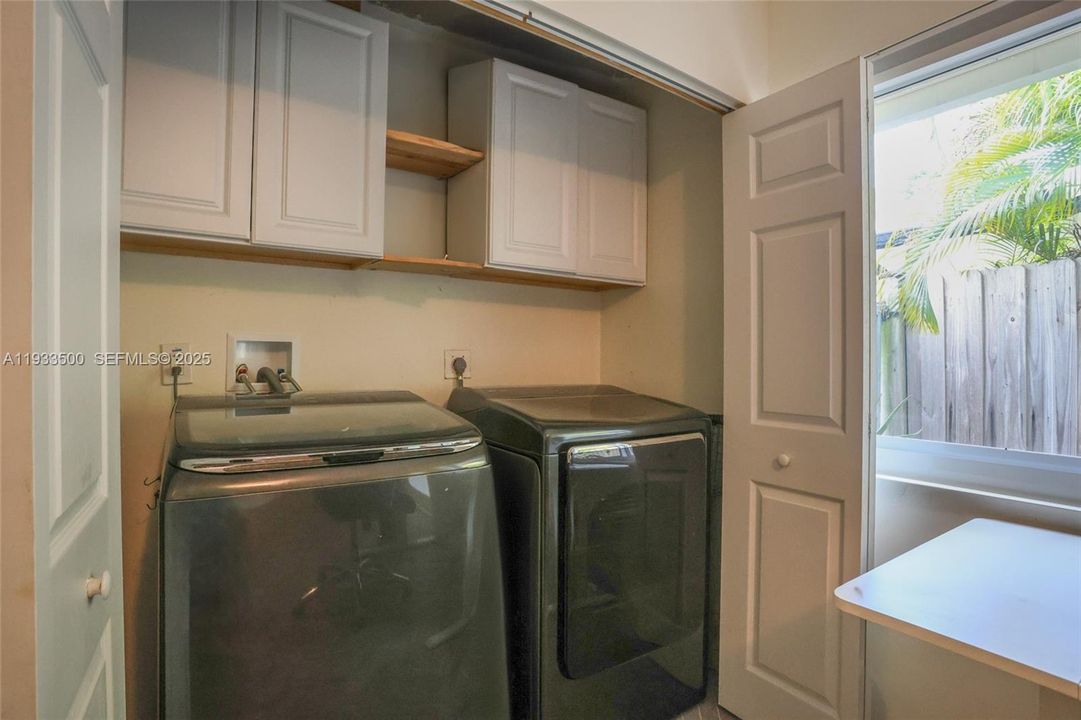 For Sale: $895,000 (3 beds, 2 baths, 1489 Square Feet)