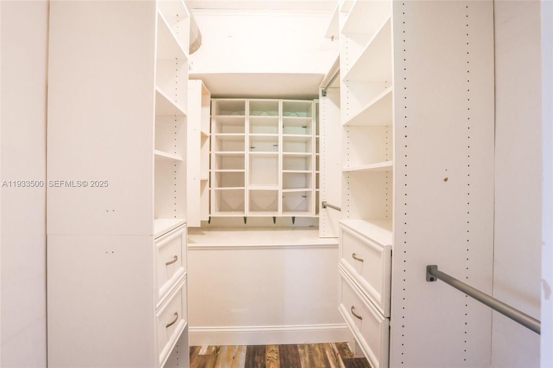 For Sale: $895,000 (3 beds, 2 baths, 1489 Square Feet)