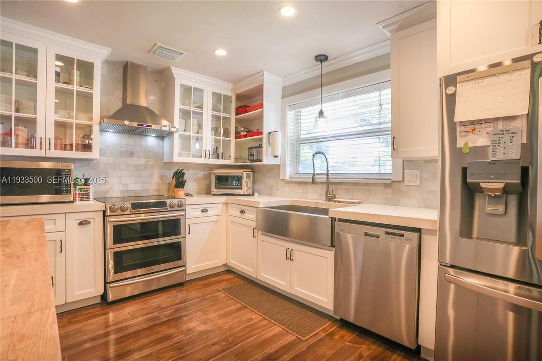 For Sale: $895,000 (3 beds, 2 baths, 1489 Square Feet)