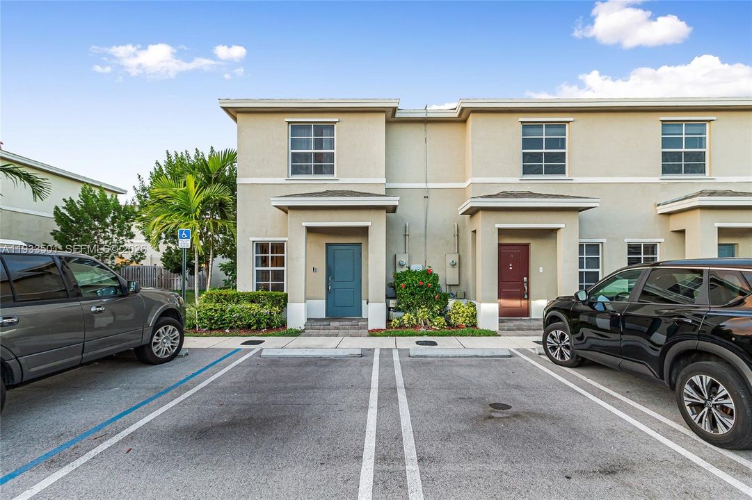 出租: $2,350 (2 贝兹, 2 浴室, 1208 平方英尺)