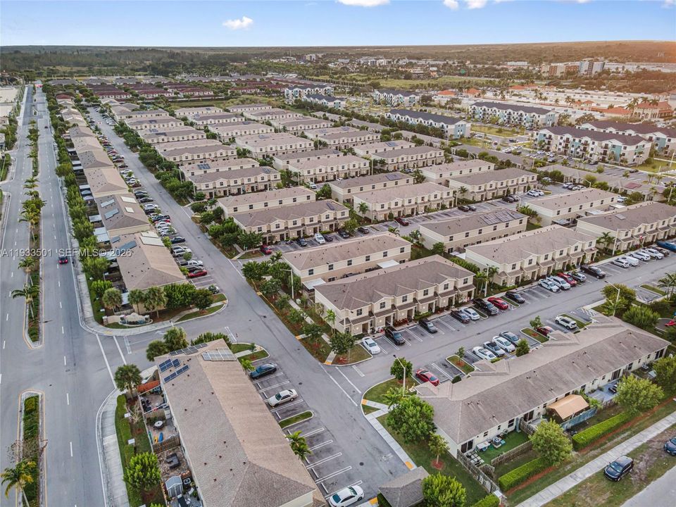 出租: $2,350 (2 贝兹, 2 浴室, 1208 平方英尺)