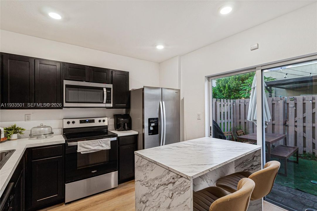 出租: $2,350 (2 贝兹, 2 浴室, 1208 平方英尺)