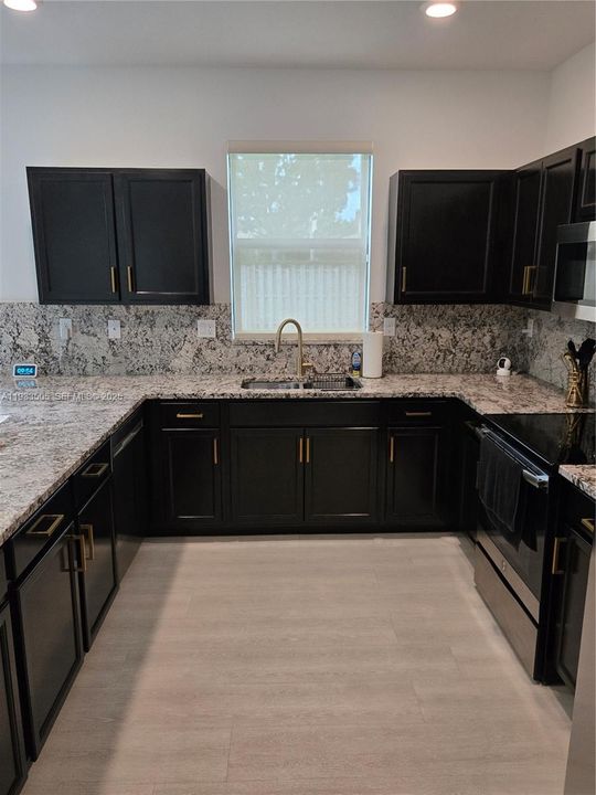 En Venta: $575,000 (4 camas, 2 baños, 2780 Pies cuadrados)