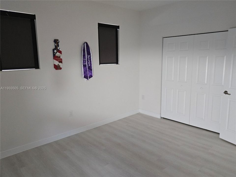 En Venta: $575,000 (4 camas, 2 baños, 2780 Pies cuadrados)