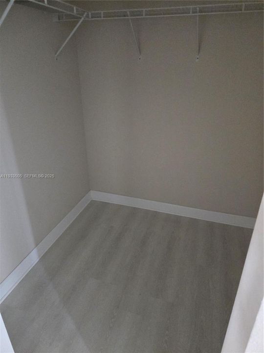 En Venta: $575,000 (4 camas, 2 baños, 2780 Pies cuadrados)