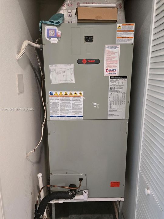 En Venta: $575,000 (4 camas, 2 baños, 2780 Pies cuadrados)