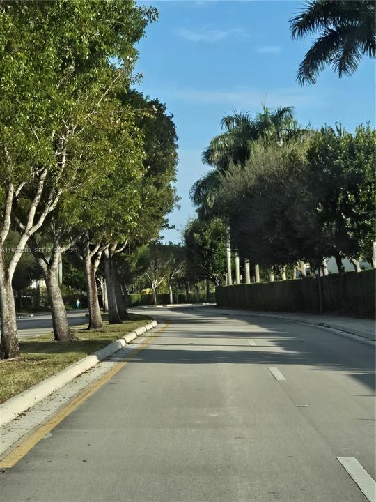 En Venta: $575,000 (4 camas, 2 baños, 2780 Pies cuadrados)