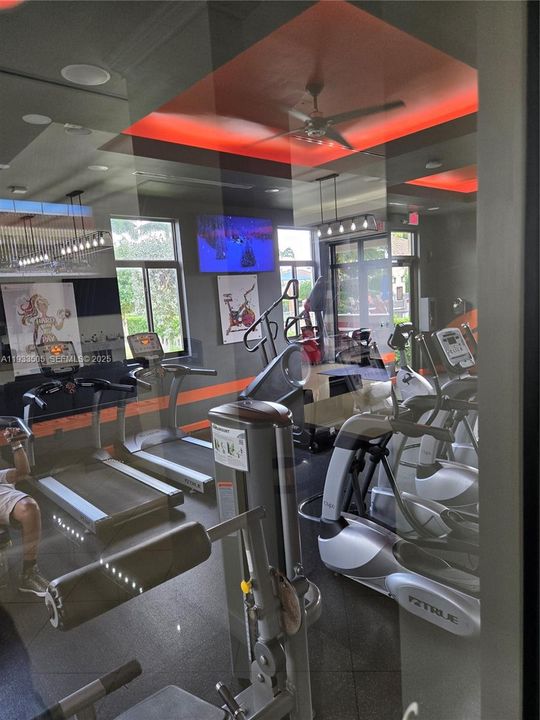 En Venta: $575,000 (4 camas, 2 baños, 2780 Pies cuadrados)