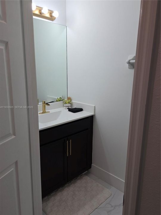 En Venta: $575,000 (4 camas, 2 baños, 2780 Pies cuadrados)