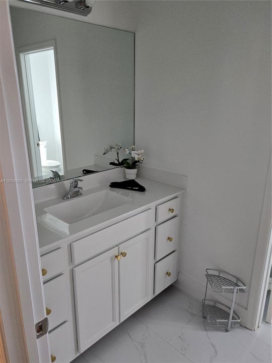 En Venta: $575,000 (4 camas, 2 baños, 2780 Pies cuadrados)