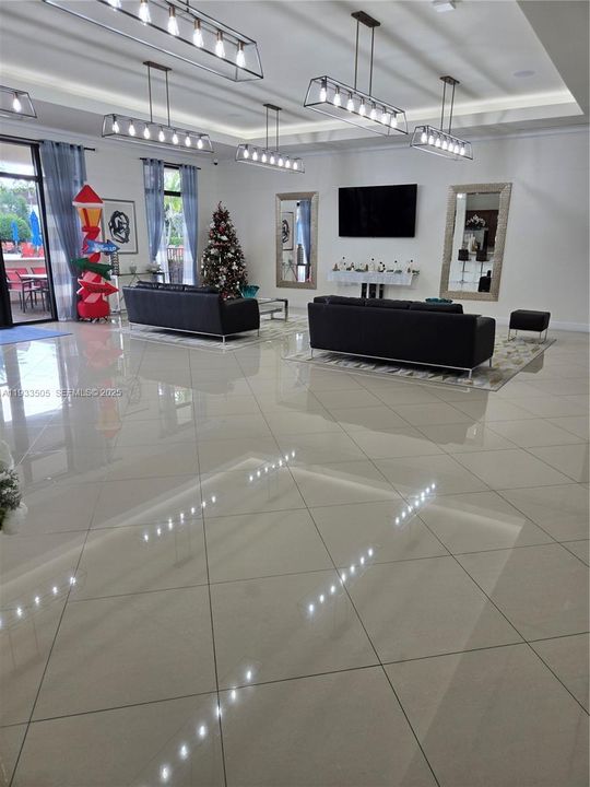 En Venta: $575,000 (4 camas, 2 baños, 2780 Pies cuadrados)