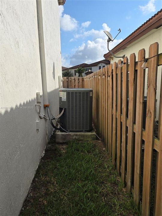 En Venta: $575,000 (4 camas, 2 baños, 2780 Pies cuadrados)