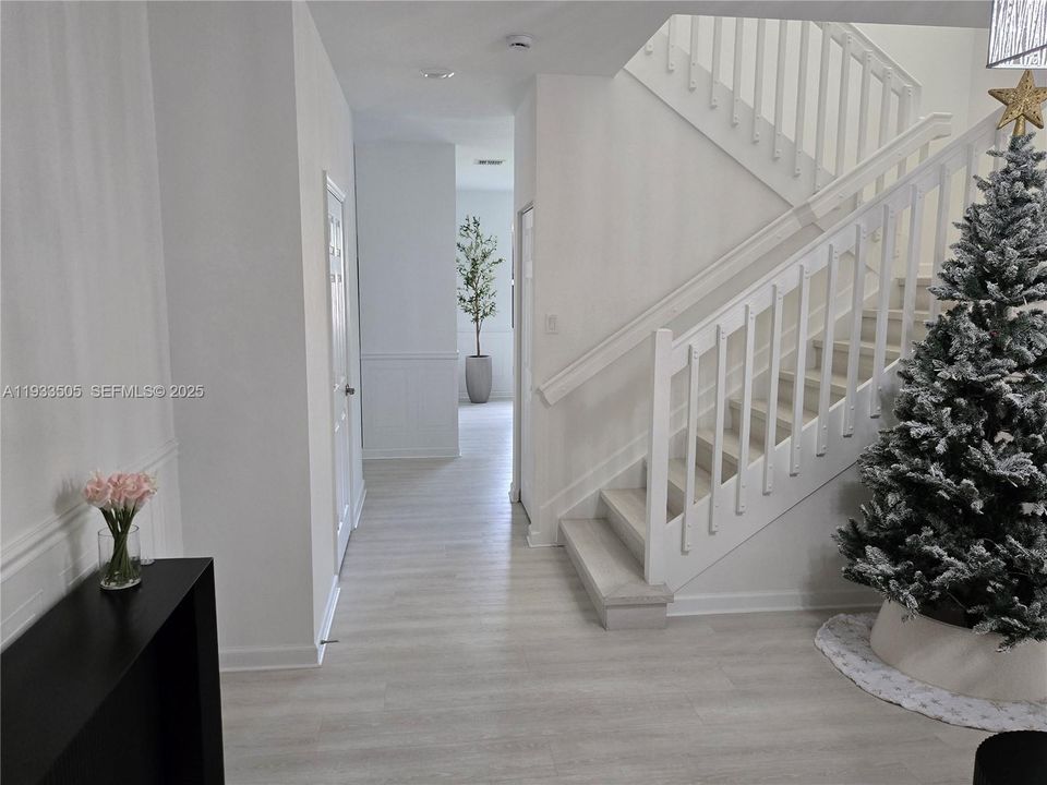 En Venta: $575,000 (4 camas, 2 baños, 2780 Pies cuadrados)