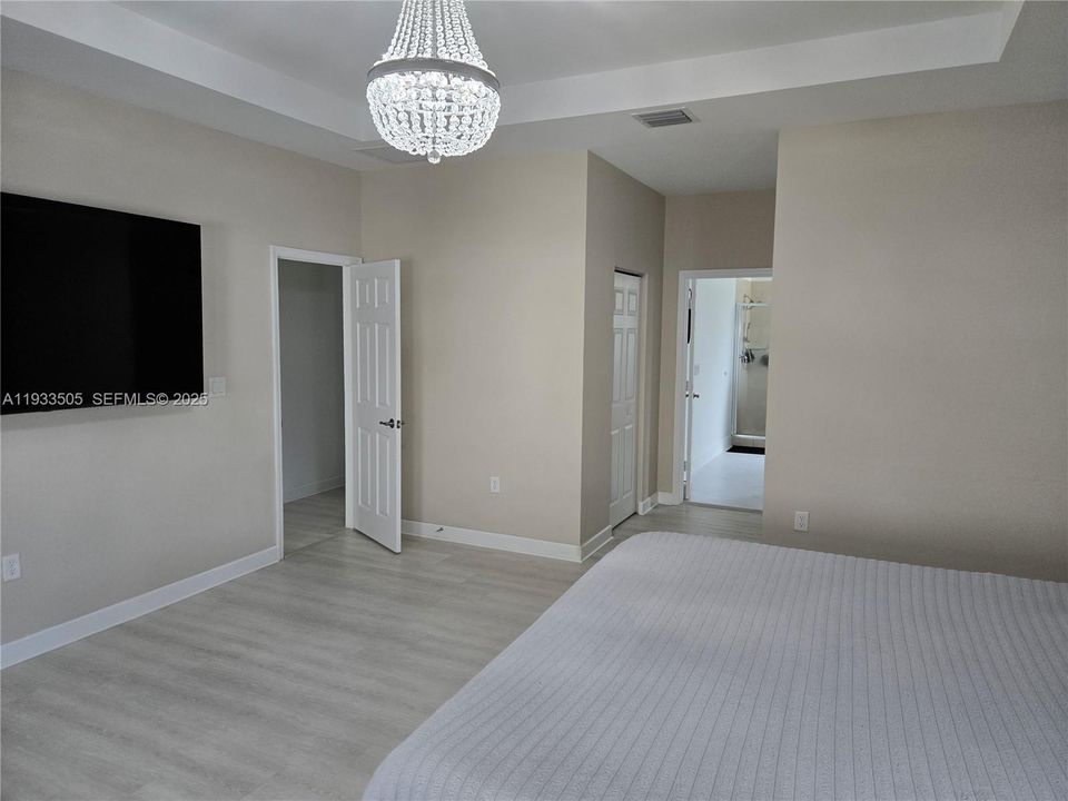 En Venta: $575,000 (4 camas, 2 baños, 2780 Pies cuadrados)