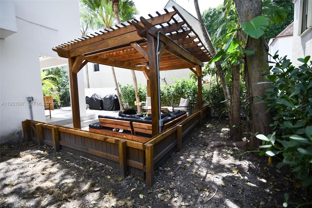 For Rent: $4,300 (1 beds, 1 baths, 8241 Square Feet)