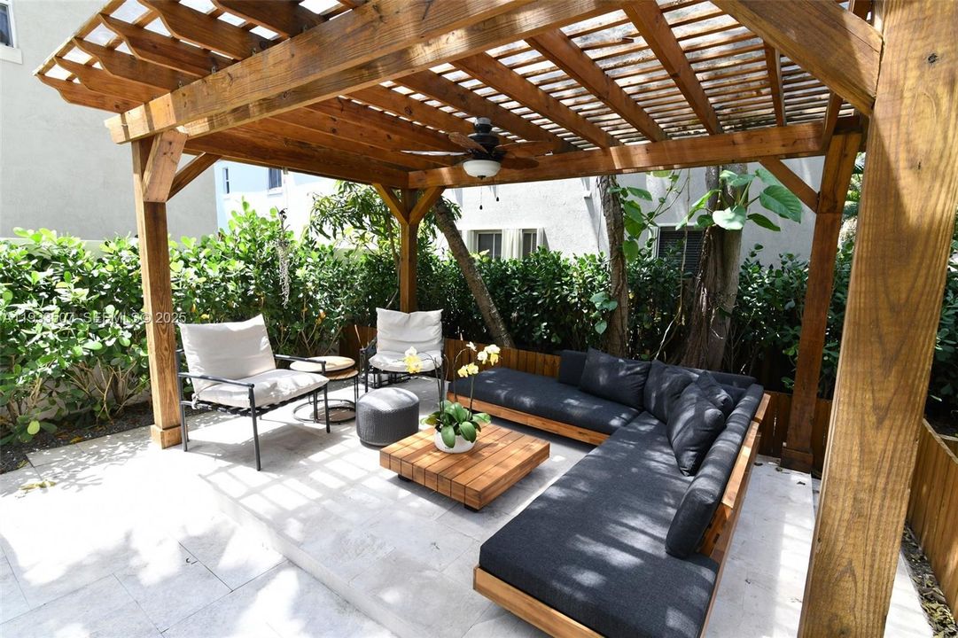 For Rent: $4,300 (1 beds, 1 baths, 8241 Square Feet)