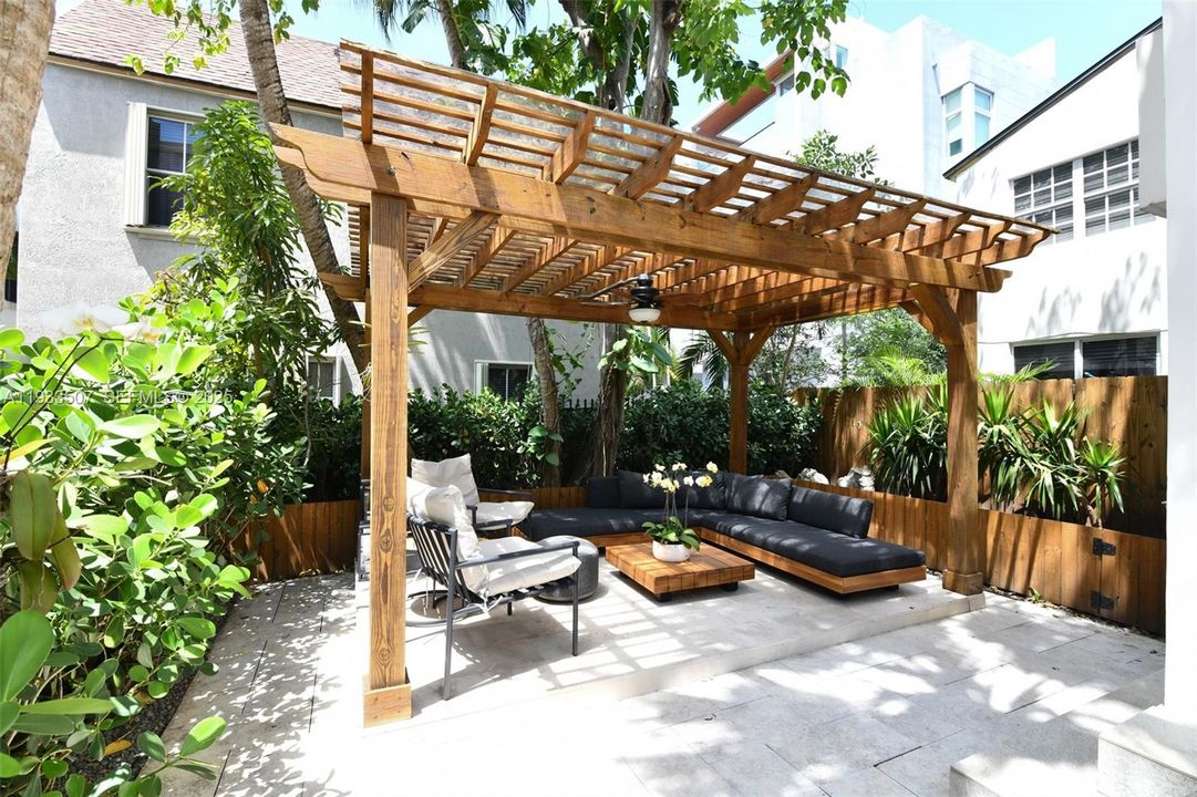 For Rent: $4,300 (1 beds, 1 baths, 8241 Square Feet)