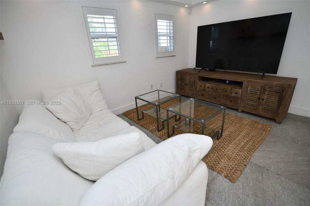 For Rent: $4,300 (1 beds, 1 baths, 8241 Square Feet)