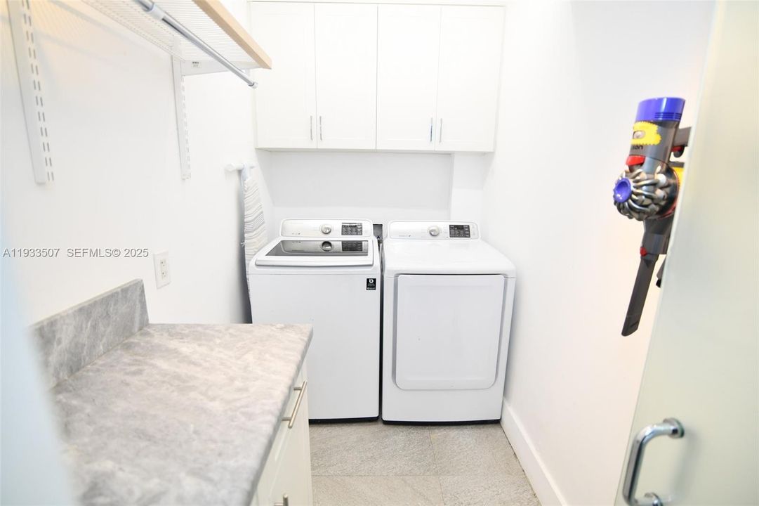 For Rent: $4,300 (1 beds, 1 baths, 8241 Square Feet)