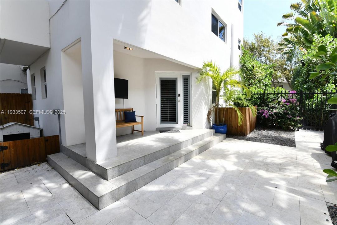 For Rent: $4,300 (1 beds, 1 baths, 8241 Square Feet)